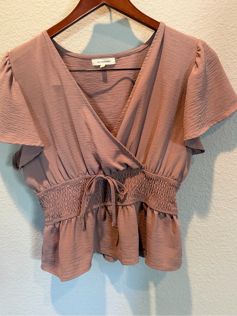 No Comment Mauve-Pink Smocked Tie-Waist V-Neck Blouse woman’s size L